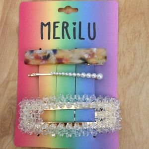 Merillu hair accessories.